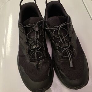 HOKA Men's Black Transport GTX Sz 10.5D Waterproof Athletic Shoes -- Gently Used